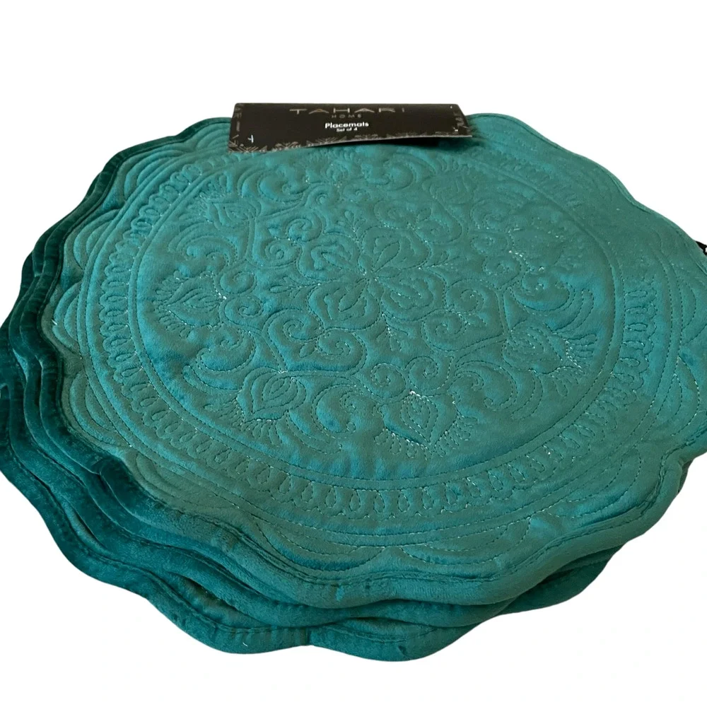 Tahari Medallion Christmas Green Velvet Velour Placemat Set Round 16